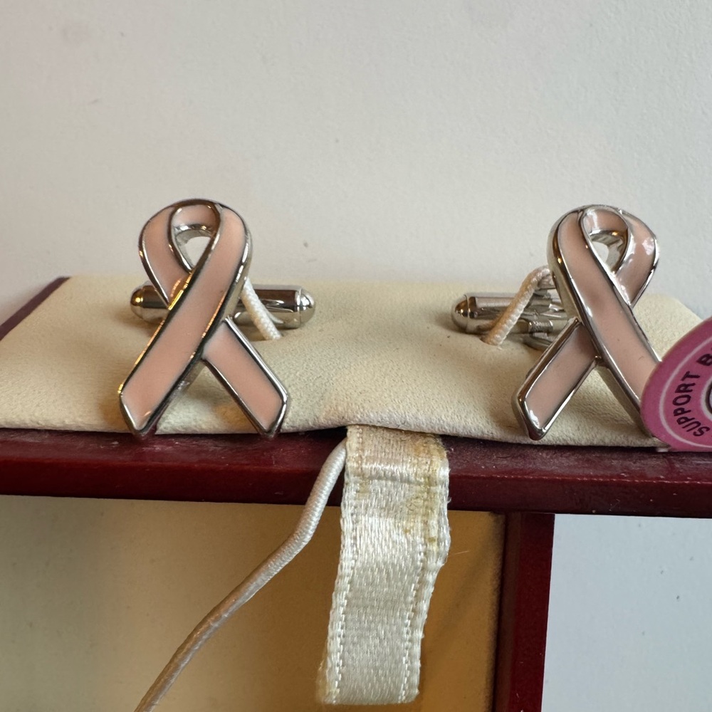 ✨ Kenneth Roberts Platinum Ribbon Cufflinks w/ Box